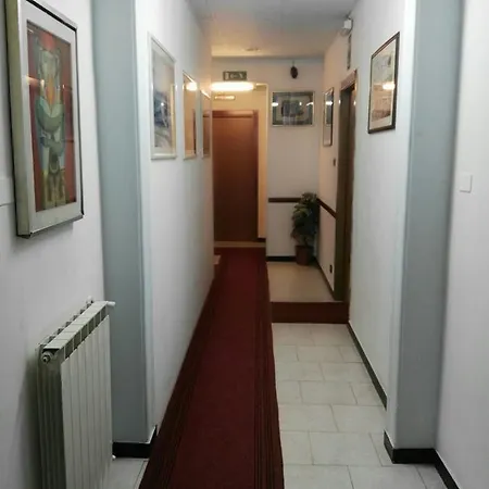 Modena فندق 2*